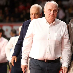Bayerns Ehrenpräsident Uli Honeß hat sich mit Kritik am DFB und dem FIFA-Präsidenten zu Wort gemeldet.