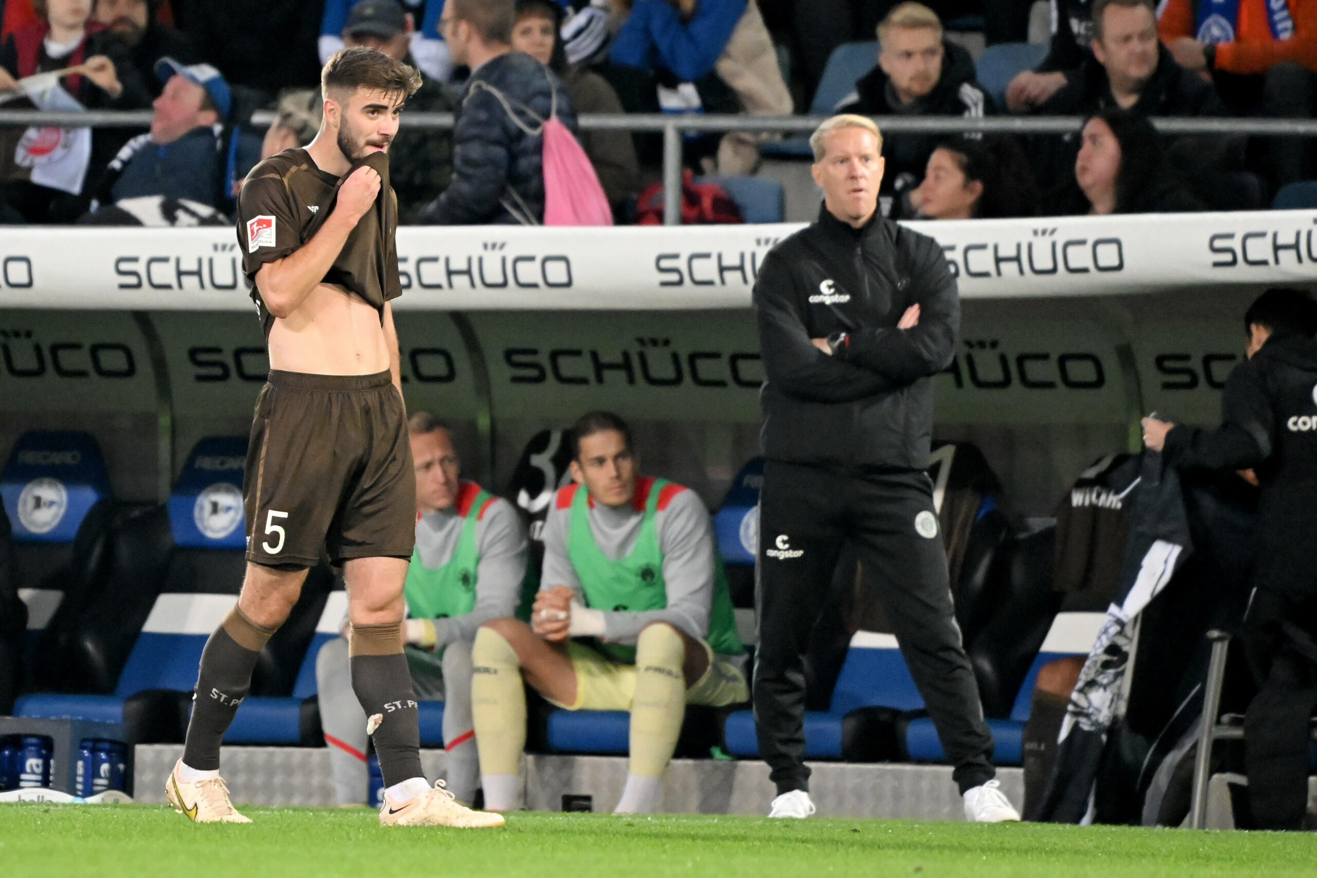 Timo Schultz kündigte an, dass Betim Fazliji auch teamintern für seine Rote Karte sanktioniert werden soll.