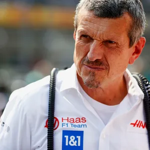 Haas-Teamchef Günther Steiner blickt fragend.