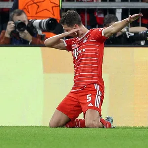 Bayerns Benjamin Pavard jubelt