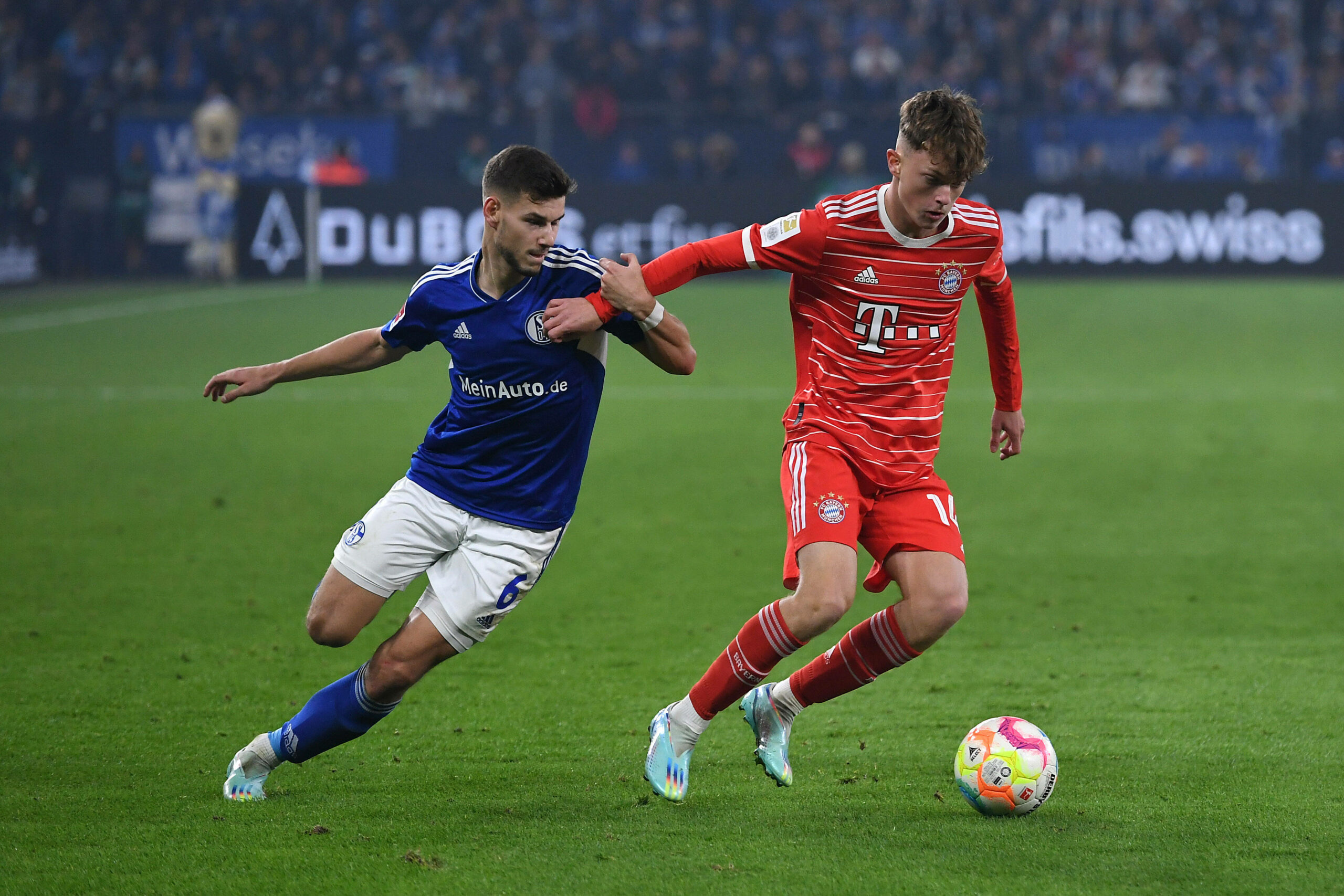 Paul Wanner (r.) kam im letzten Bundesliga-Spiel auf Schalke für den FC Bayern zum Einsatz.