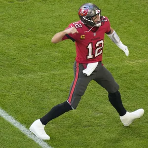 Tom Brady jubelt