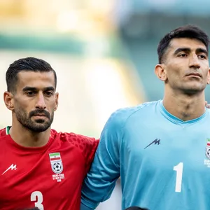 Iranische Nationalspieler während der Hymne. Sie bleiben stumm.