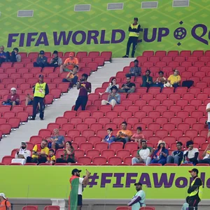 Spärlich gefüllte Zuschauerränge bei einem WM-Spiel
