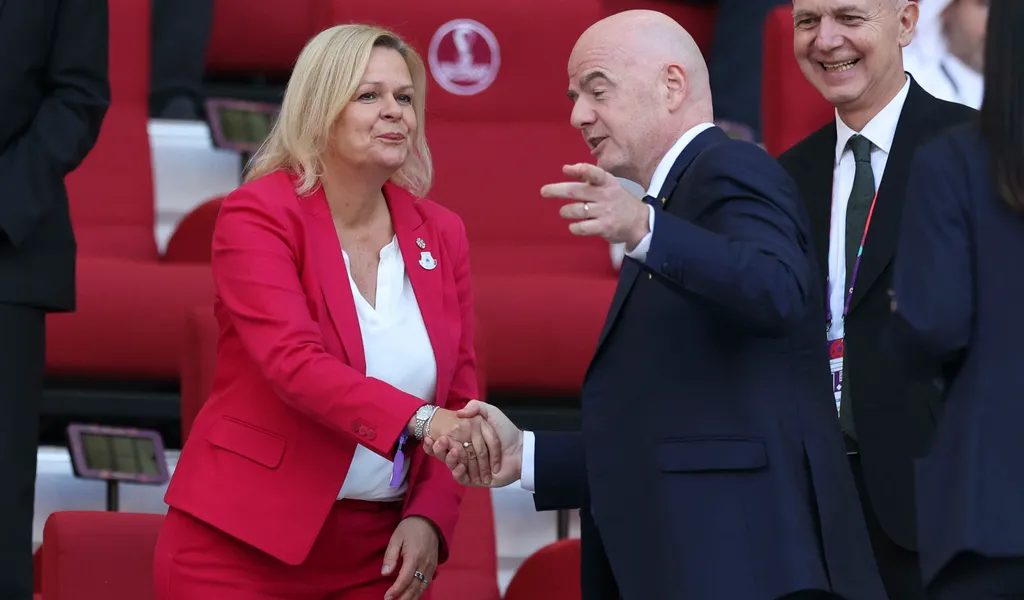 Bundesinnenministerin Nancy Faeser und FIFA-Chef Gianni Infantino