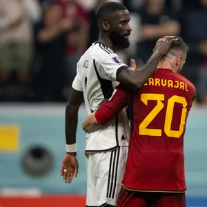 Antonio Rüdiger hauchte seinem Real-Kollegen Daniel Carvajal nach Spielschluss einen Wunsch ins Ohr.