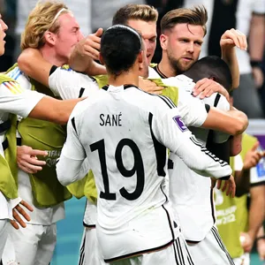 Deutsche Spieler jubeln nach dem Tor von Füllkrug gegen Spanien