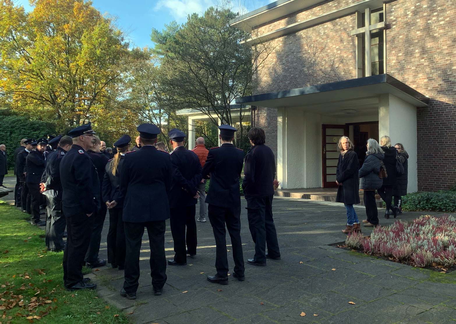 eine Stadt nimmt abschied von Toter Feuerwehrfrau