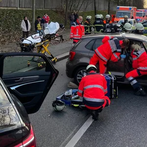 Unfall auf dem Friedrich-Ebert-Damm
