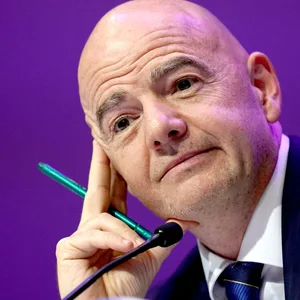 Gianni Infantino schaut ins Publikum