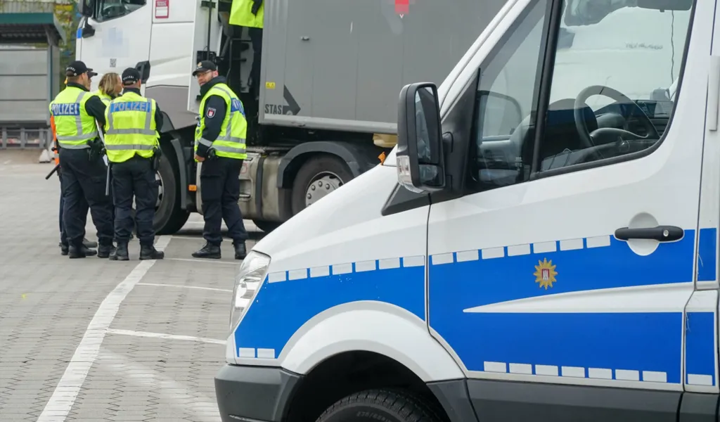 Im Hamburger hafen – Lkw-Fahrer soll mehr als 80 Mal ohne Führerschein gefahren sein
