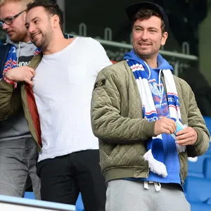 Marteria auf der Tribüne von Hansa Rostock.