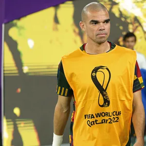 Pepe im Aufwärmshirt beim Auftaktspiel gegen Ghana.