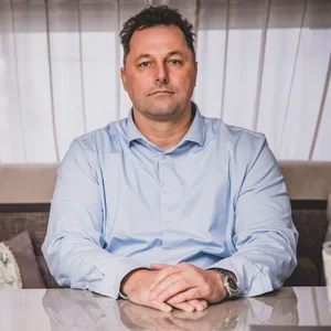 Schausteller Sascha Kirchhecker (47) ist durch einen Wirbelsäuleninfarkt querschnittsgelähmt.