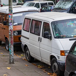 In der Laeiszstraße auf St. Pauli parken immer mehr Camper.