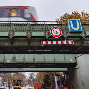 Die vier U-Bahn-Brücken der Haltestelle Wandsbek-Gartenstadt müssen komplett erneuert werden.