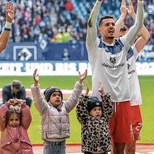 HSV-Profis Heuer Fernandes, Glatzel, Schonlau und Zumberi feiern Heimsieg