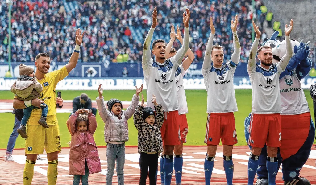 HSV-Profis Heuer Fernandes, Glatzel, Schonlau und Zumberi feiern Heimsieg