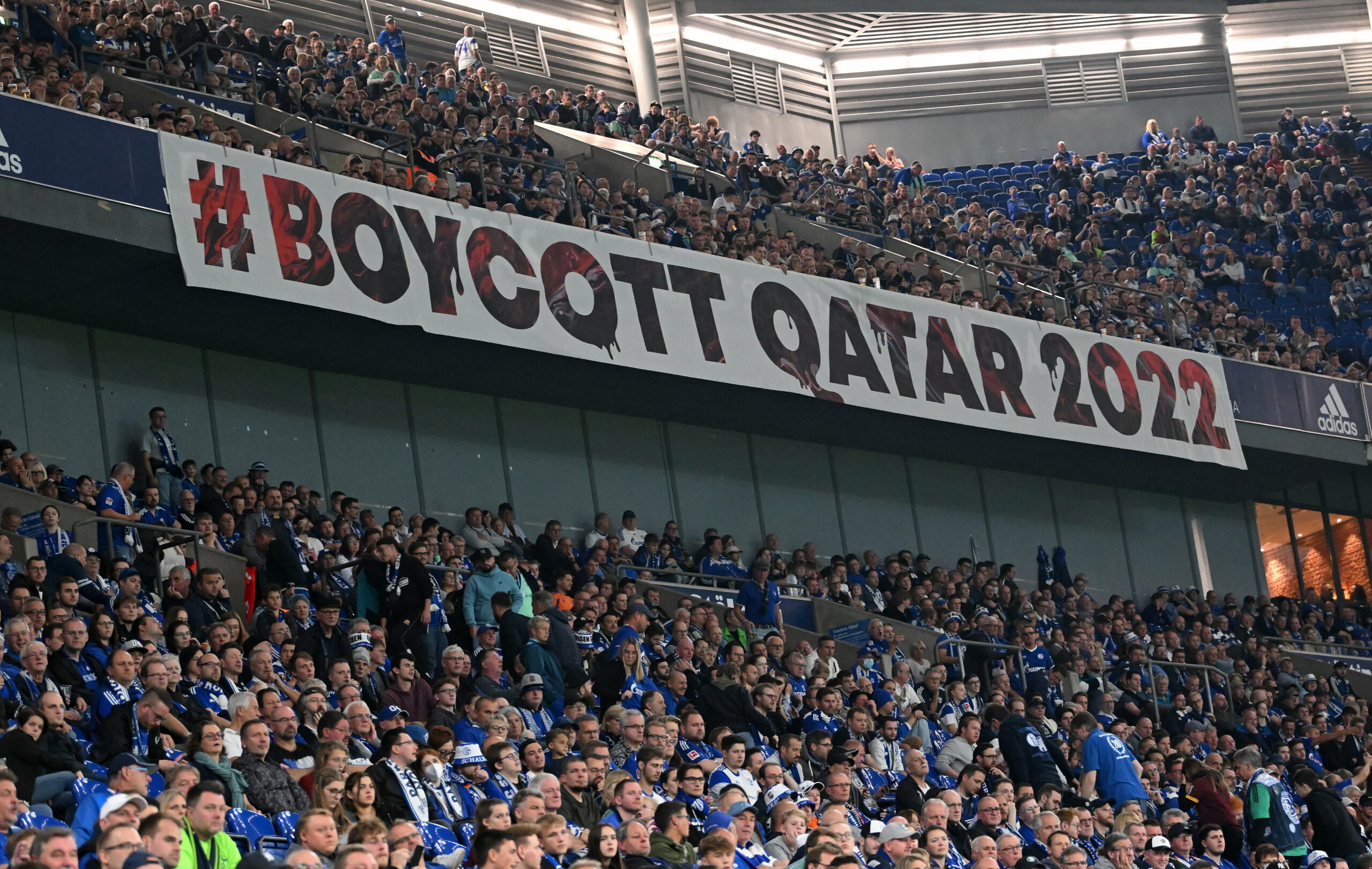 Boycott-Qatar-Banner in der Veltins Arena auf Schalke