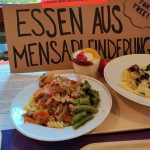 Essensplünderung Mensa Uni Hamburg