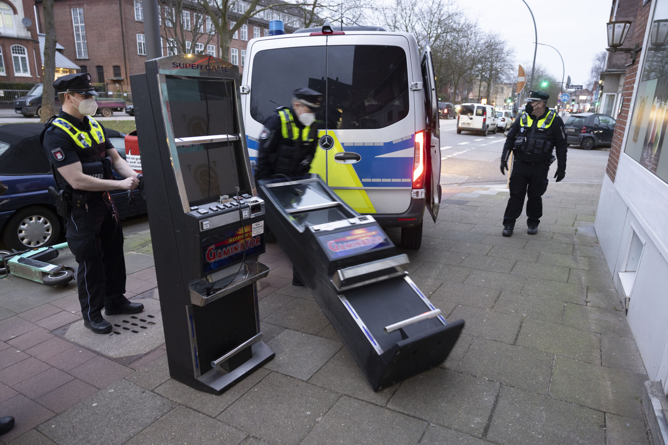 Illegale Glücksspielautomaten in Hamburg - Sicherstellung durch die Polizei