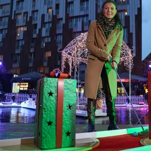 In diesem Jahr gibt's auf dem Marktplatz des Überseeboulevards Wintergolfen statt Schlittschuhlaufen. MOPO-Reporterin Lisa Krüll hat es ausprobiert.
