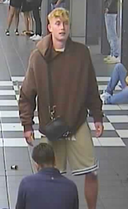 Die Polizei fahndet nach diesem Mann, der am 7. Juli einen Mann am Bahnhof St. Pauli überfallen haben soll.