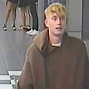 Die Polizei fahndet nach diesem Mann, der am 7. Juli einen Mann am Bahnhof St. Pauli überfallen haben soll.