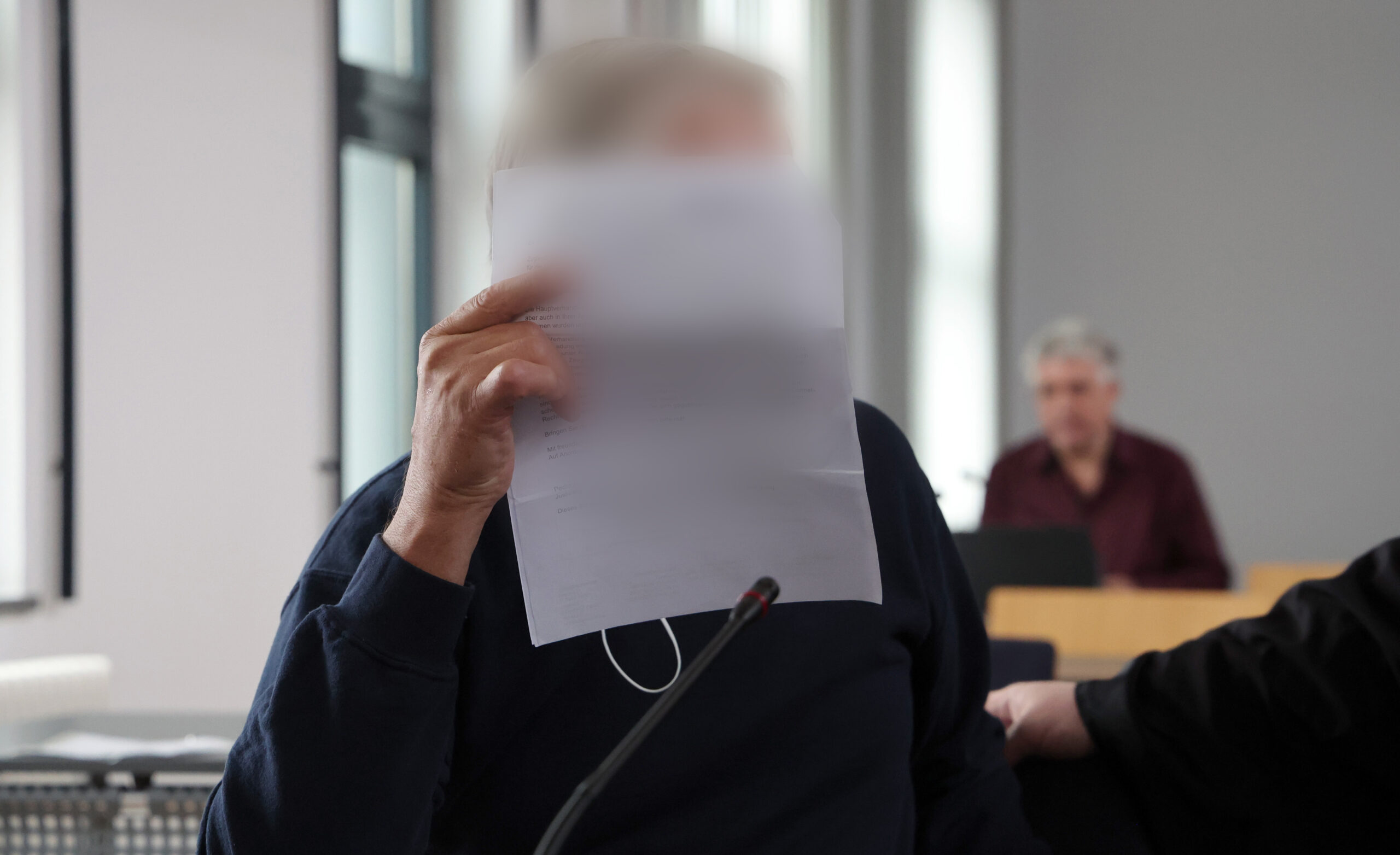 Ein 70-Jähriger wurde im Prozess um einen blutigen Nachbarschaftsstreit zu fünfeinhalb Jahren verurteilt.