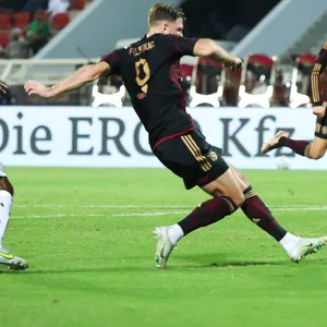 Niclas Füllkrug trifft zum 1:0 für Deutschland im Oman.