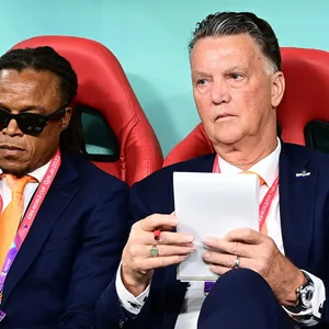 Louis van gaal mit Edgar Davids und Danny Blind auf der Trainerbank.