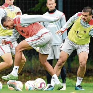 Marcel Beifus gegen Etienne Amenyido im Training von St. Pauli