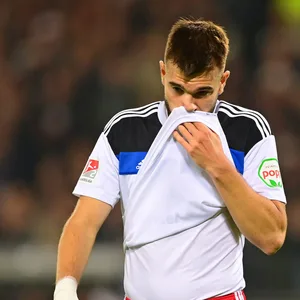 Für HSV-Verteidiger Mario Vuskovic brechen womöglich schwere Zeiten an.