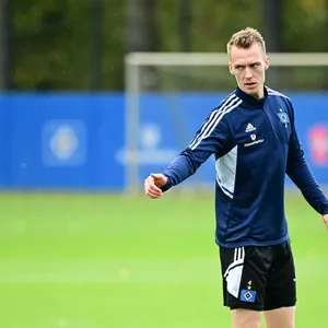 Durfte zuletzt nur im Training Anweisungen geben: HSV-Kapitän Sebastian Schonlau.
