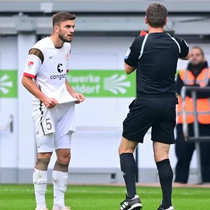 Betim Fazliji verstand die Rote Karte von Frank Willenborg nicht.