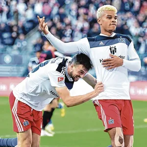 HSV-Spieler Jonas Meffert und Ransford Königsdörffer