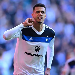 Robert Glatzel bejubelt das 1:0 gegen Sandhausen.
