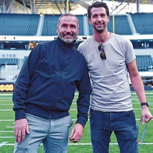 Tim Walter und Jonas Boldt im SoFi-Stadion in den USA
