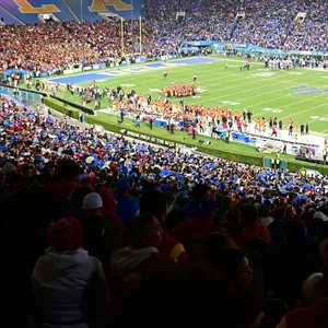 Das prall gefüllte Rose Bowl Stadium in Los Angeles