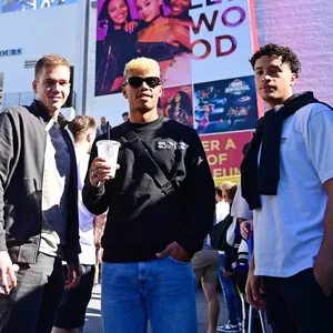 Matheo Raab, Ransford Königsdörffer und Jonas David (v.l.) hatten reichlich Spaß in Los Angeles.