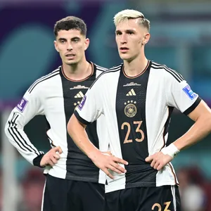Kai Havertz und Nico Schlotterbeck können den deutschen WM-Auftakt nicht fassen.