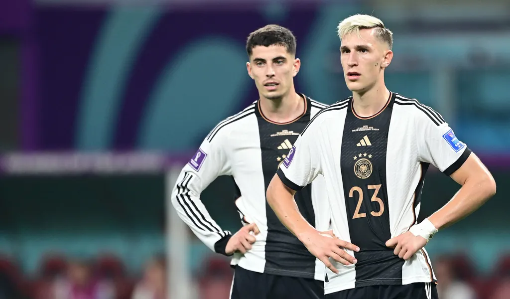 Kai Havertz und Nico Schlotterbeck können den deutschen WM-Auftakt nicht fassen.
