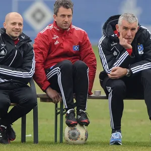 Roger Stilz (M.) arbeitete 2014 als Co-Trainer von Mirko Slomka beim HSV.