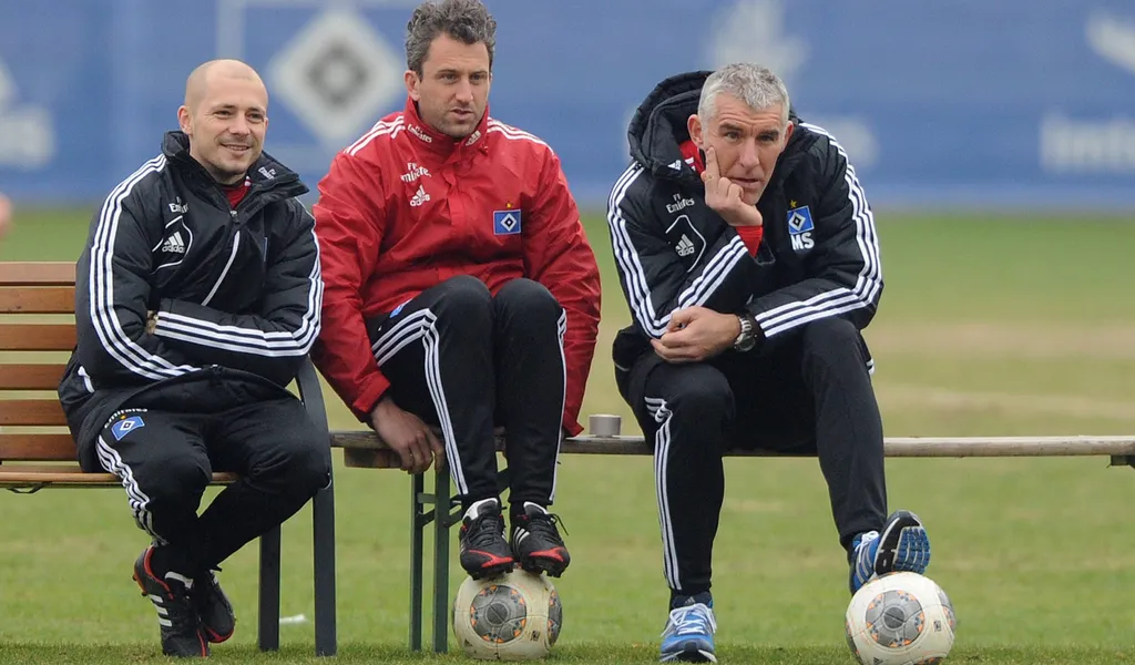 Roger Stilz (M.) arbeitete 2014 als Co-Trainer von Mirko Slomka beim HSV.