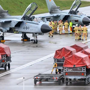 Kampfjets am Airport Hamburg