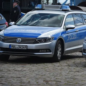 Einsatzfahrzeuge der Polizei in Mecklenburg-Vorpommern. (Symbolbild)