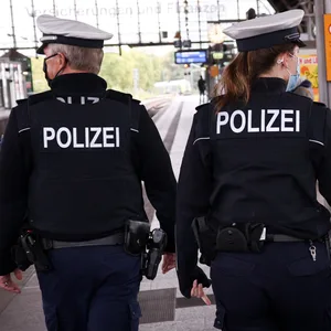 Bundespolizisten nehmen hungrigen Mann in Harburg vorläufig fest