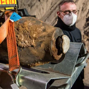 Eine entschärfte Bombe aus dem Weltkrieg in Wilhelmsburg (2021). Im vergangenen Jahr wurden mehr als 200 Bomben in Hamburg gefunden.