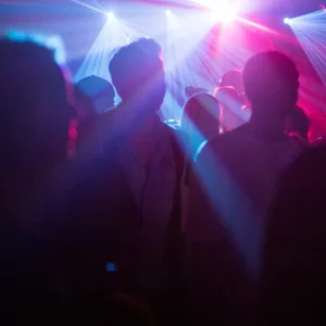Bei Kontrolle in Kiez-Club. Polizei greift 41 Minderjährige auf