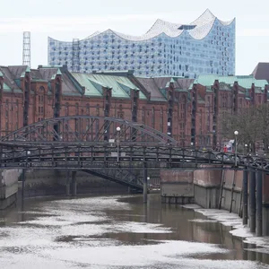 Blick auf Speicherstadt und Elbphilharmonie